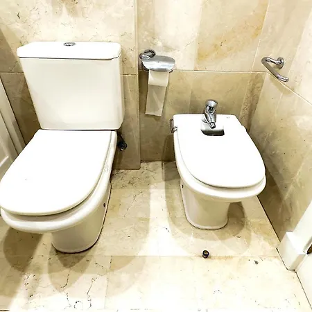 Pm 1-7a. Spacious Two Bedroom In Centre. 马尔韦利亚