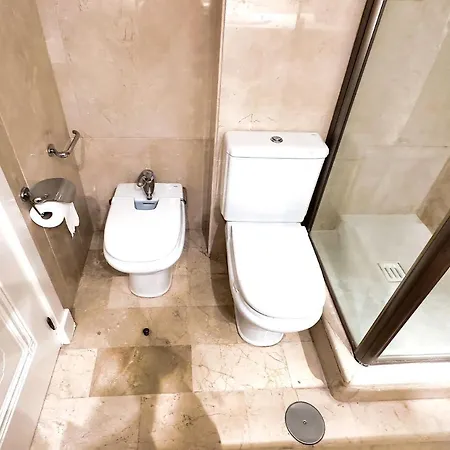 公寓 Pm 1-7a. Spacious Two Bedroom In Centre.