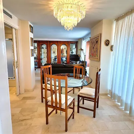 公寓 Pm 1-7a. Spacious Two Bedroom In Centre. *